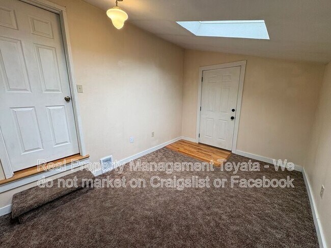 Building Photo - 1405 Halleck St