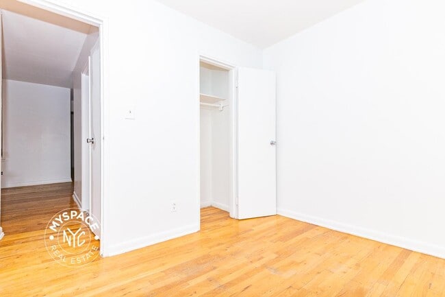 Building Photo - 100 Broadway