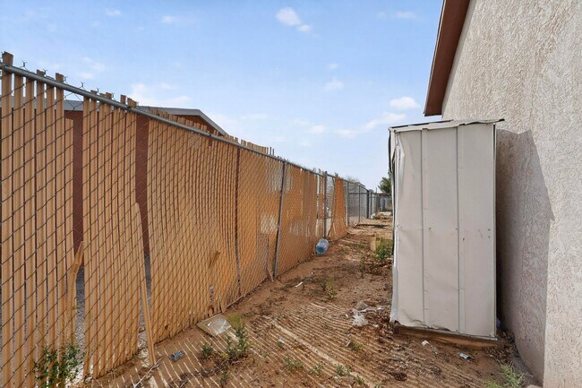 Building Photo - Rural South Valley 4 Bedroom  1.75 Bath 1256/sf