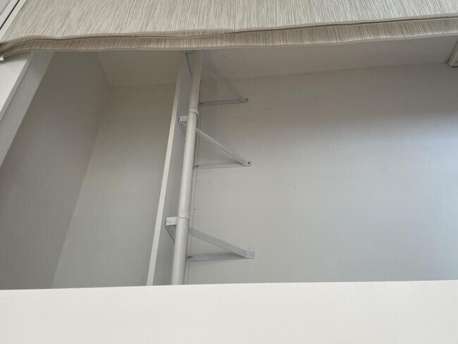 Building Photo - 4037 1/2 National Ave, Upstairs, San Diego, CA 92113