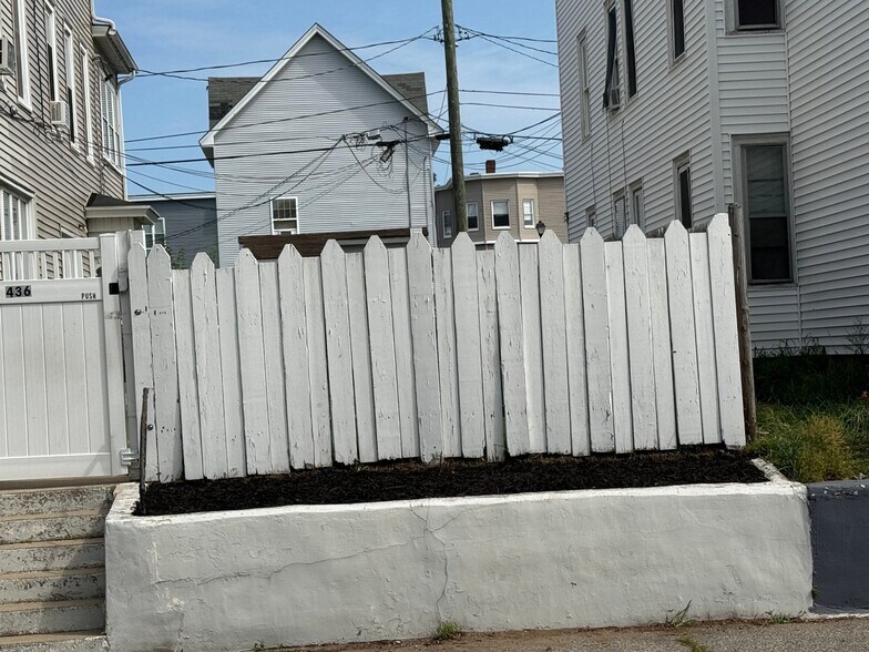 Building Photo - 436 Auburn St