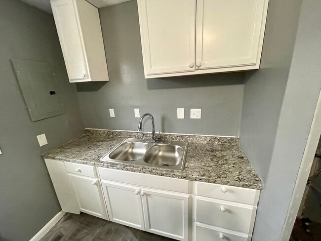 Building Photo - 26089 Lehigh St