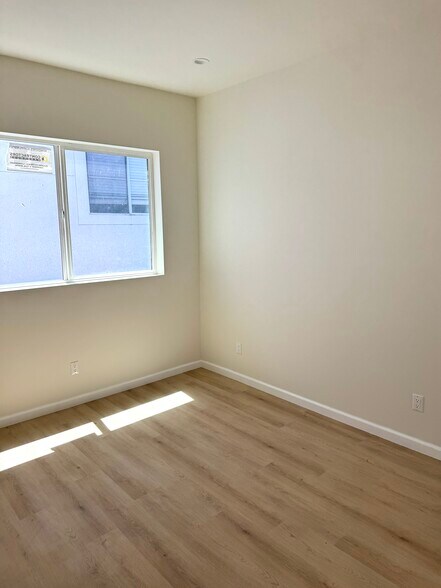 Building Photo - 315 N Alvarado St