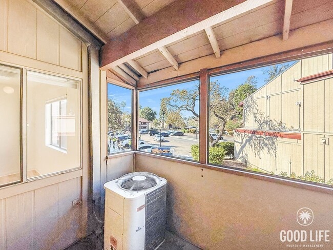 Building Photo - Great 2B/1.5BA Condo in Del Cerro for Rent!