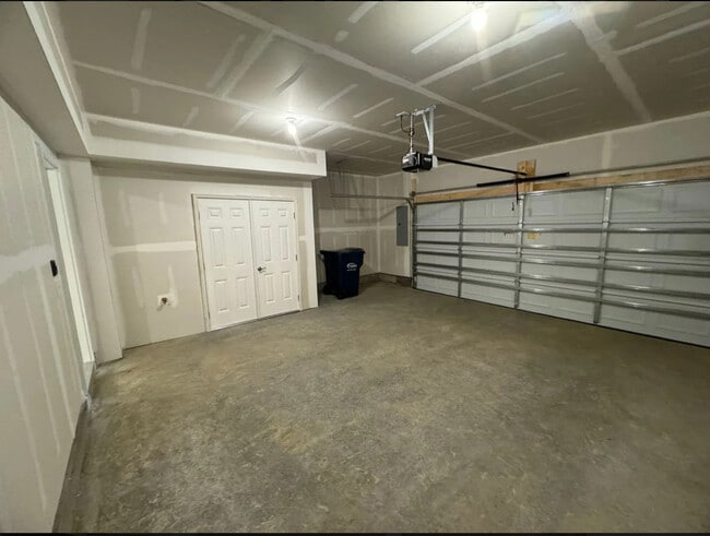 Building Photo - 3046 Deptford St