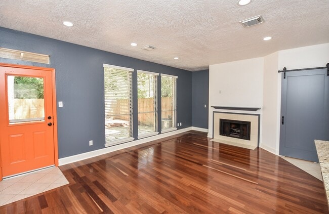 Building Photo - 138 Willowwood Cir