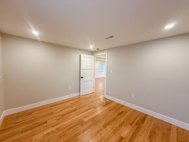 Building Photo - 405 North Ave