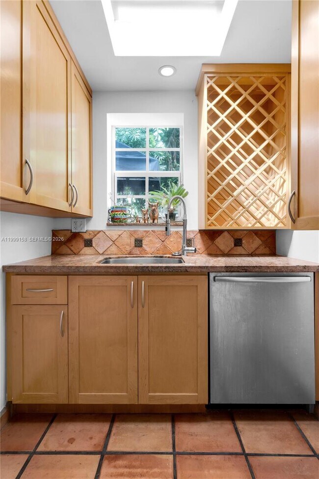 Building Photo - 4072 Park Ave