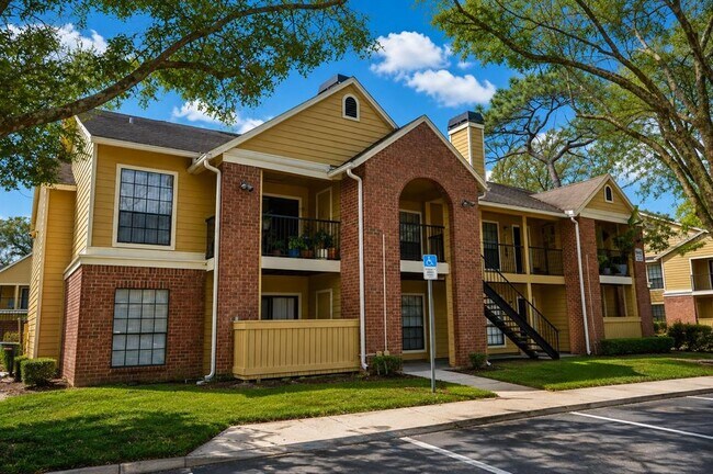 Building Photo - 8643 Mallard Reserve Dr