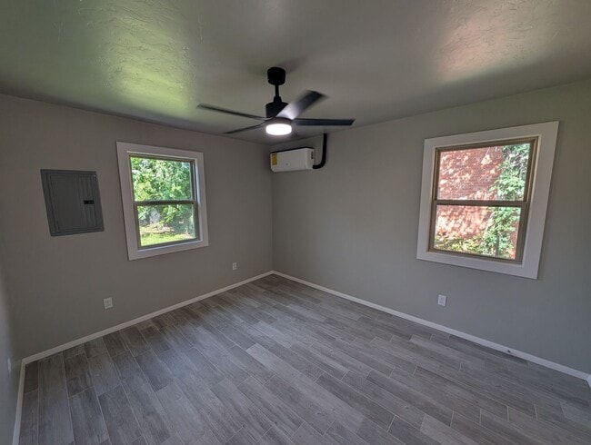 Building Photo - Remodeled luxury 1 bedroom, 1 bath house i...