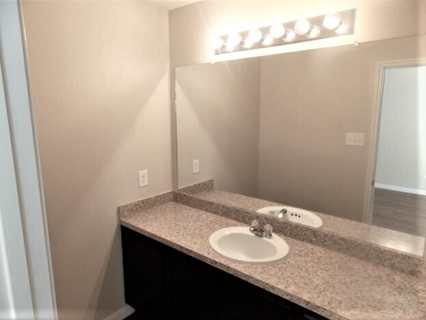 Building Photo - 22215 Queenbury Hills Dr