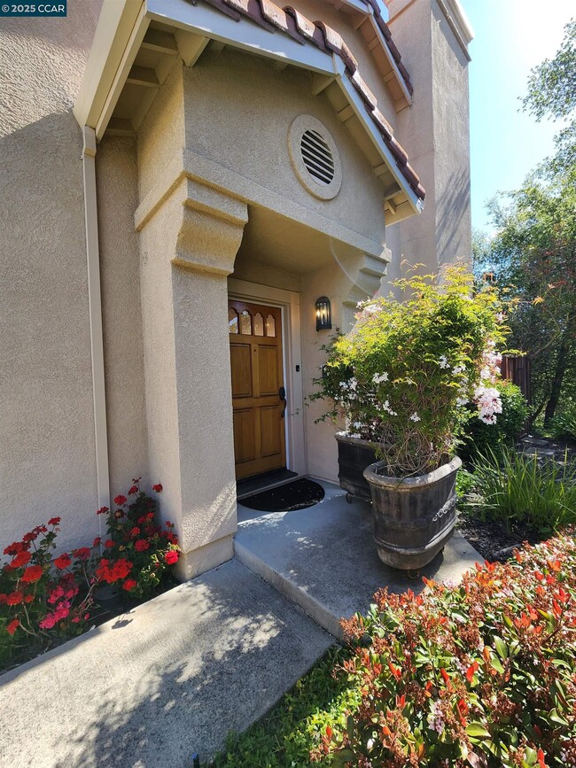 Building Photo - 617 S Blackbrush Ln