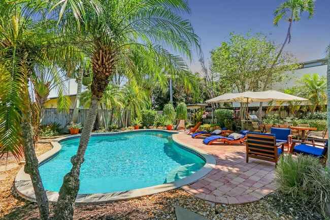 Building Photo - 1449 NE 23rd St