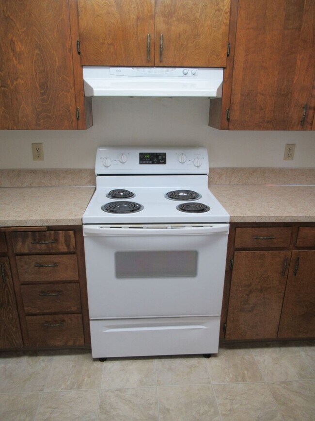 Building Photo - Two Bedroom Apartment by Bush Park