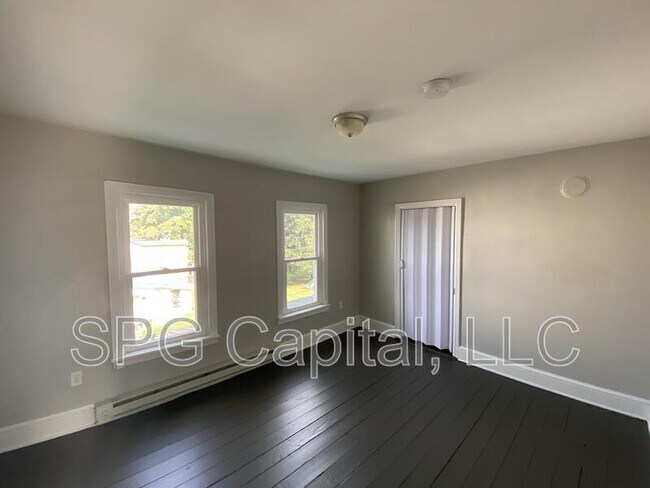 Building Photo - 114 Park St