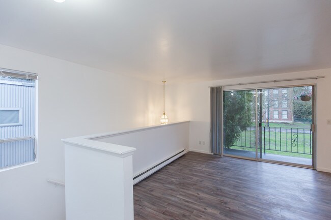 Photo - 539 NE Ravenna Blvd