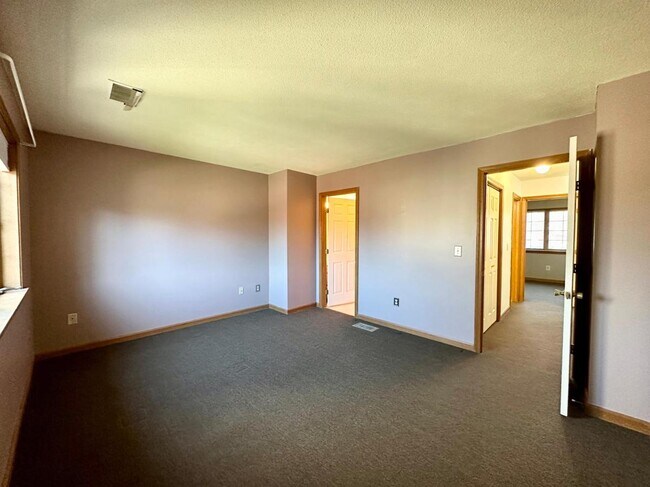 Building Photo - 18 Partridge Ct