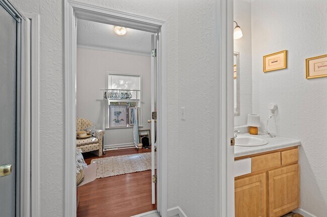 Building Photo - 114 Cedar St