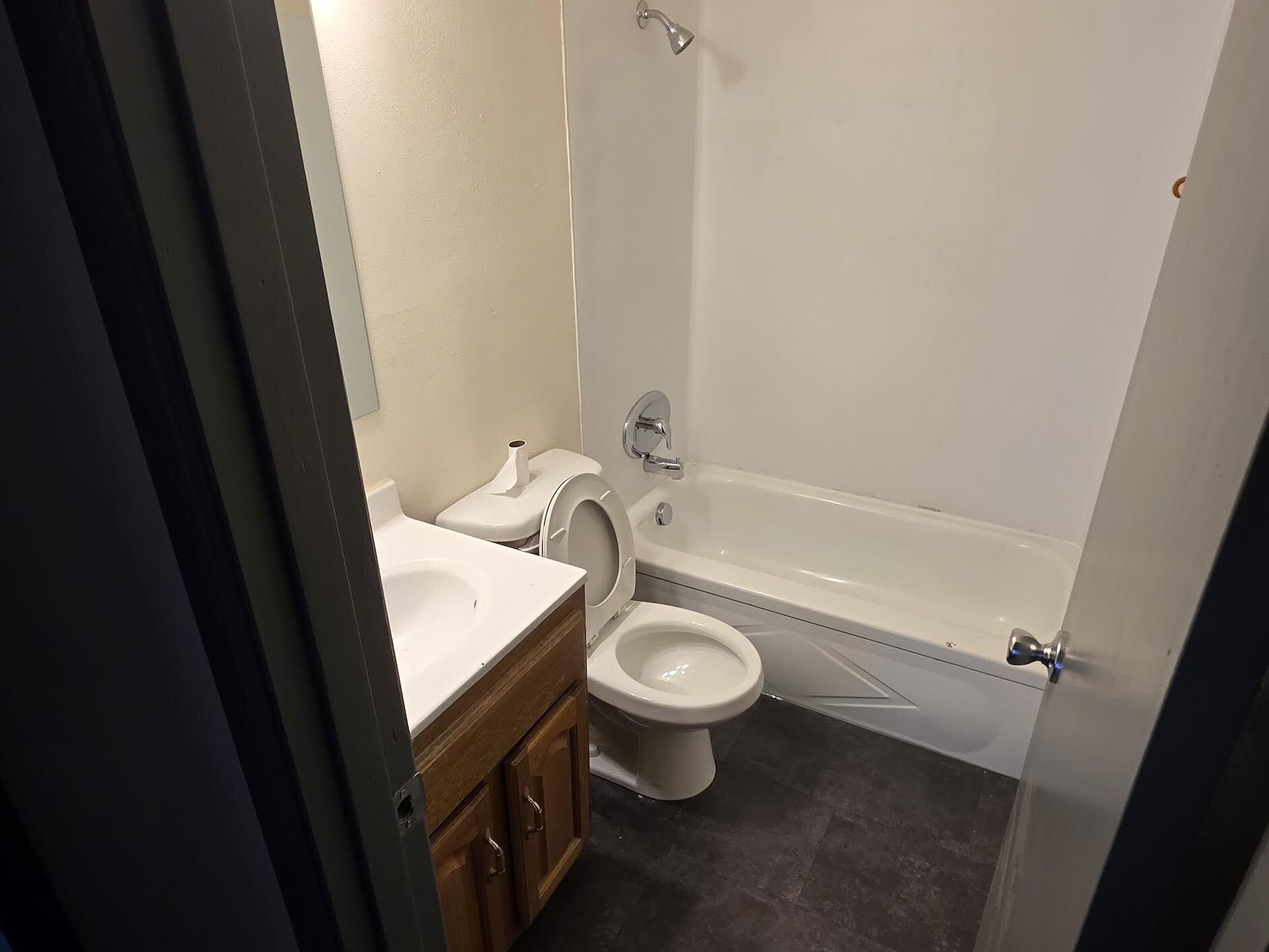 Building Photo - 354 Catron St N