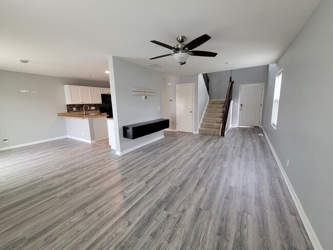 Living Room - 646 Vine St