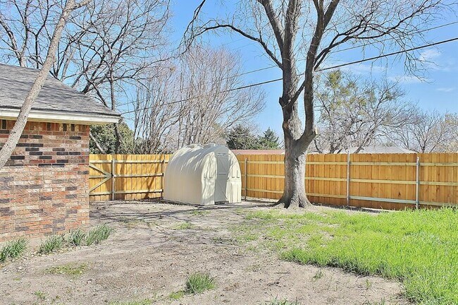 Building Photo - 302 Linkwood Dr