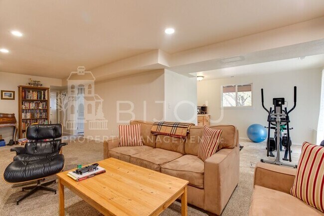 Building Photo - 355 Waco Ct
