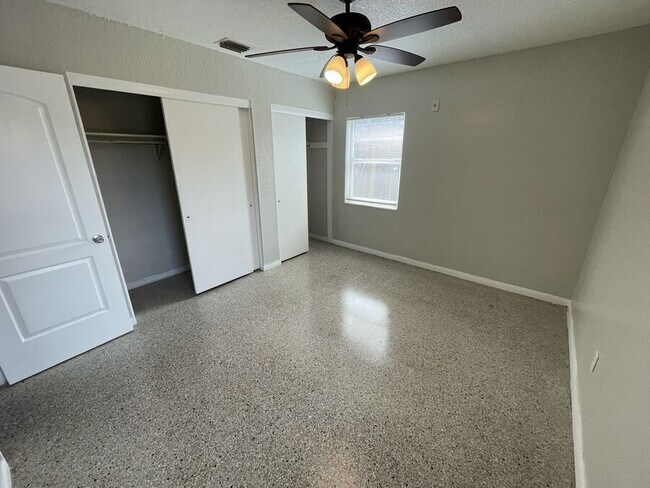 Building Photo - 7008 Aspen Ave