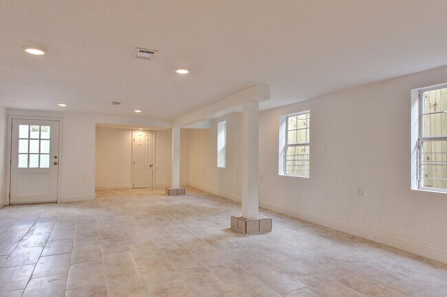 Building Photo - 2107 General Taylor St