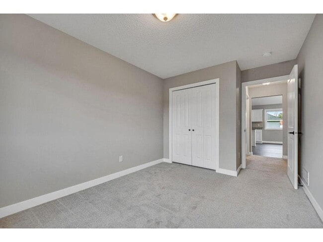 Building Photo - 722 Hilltop Ln