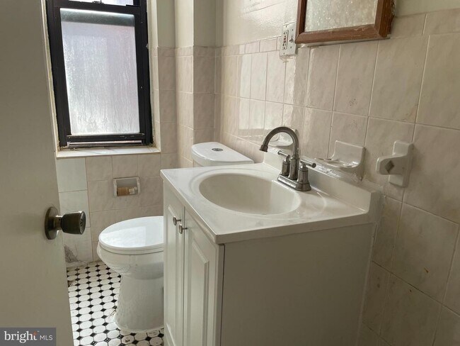 Building Photo - 270 S 52nd St
