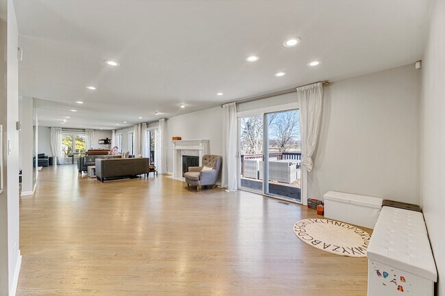 Building Photo - 2419 Cumberland Cir