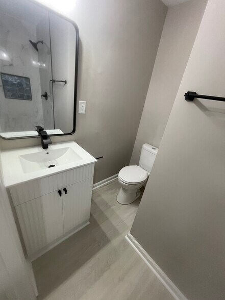 Building Photo - 7150 Duffie Dr