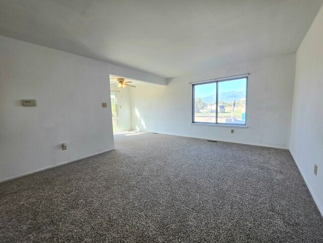 Building Photo - 3279 Lunar Dr
