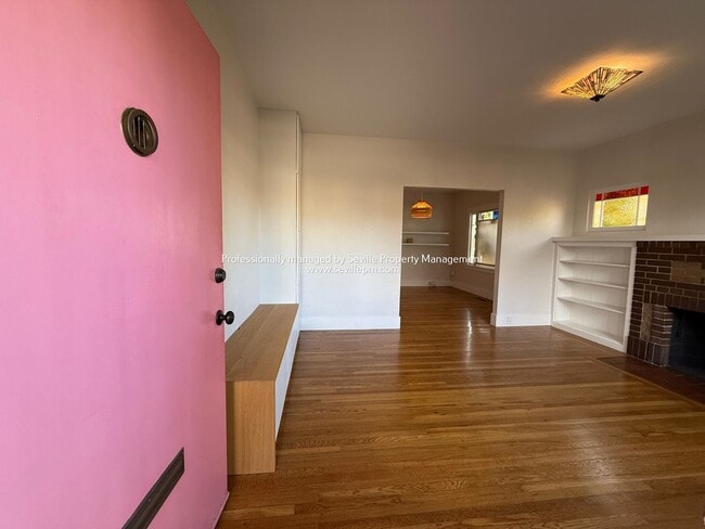 Building Photo - Charming 1920s Alameda East End  2BR+ / 1B...
