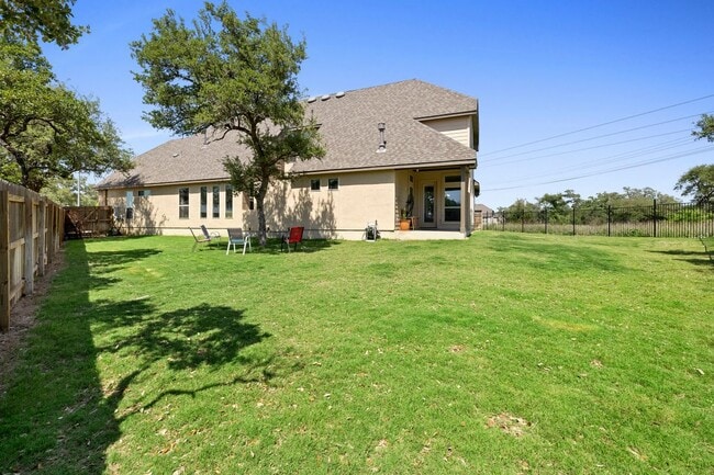 Building Photo - 1747 Dunvegan Pk