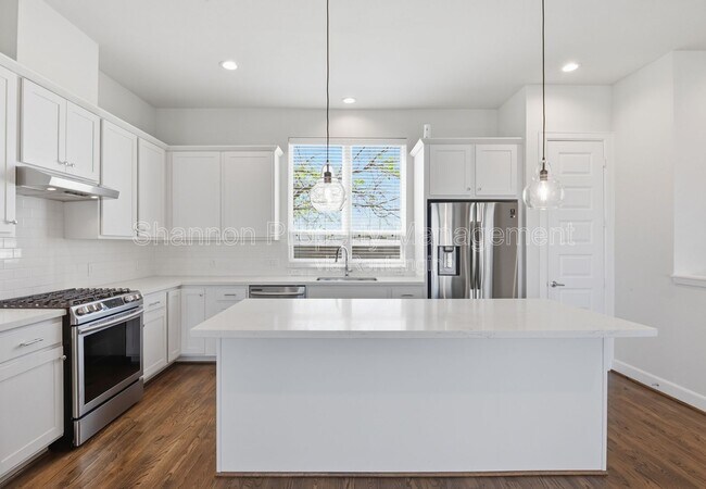 Building Photo - 3024 Charline