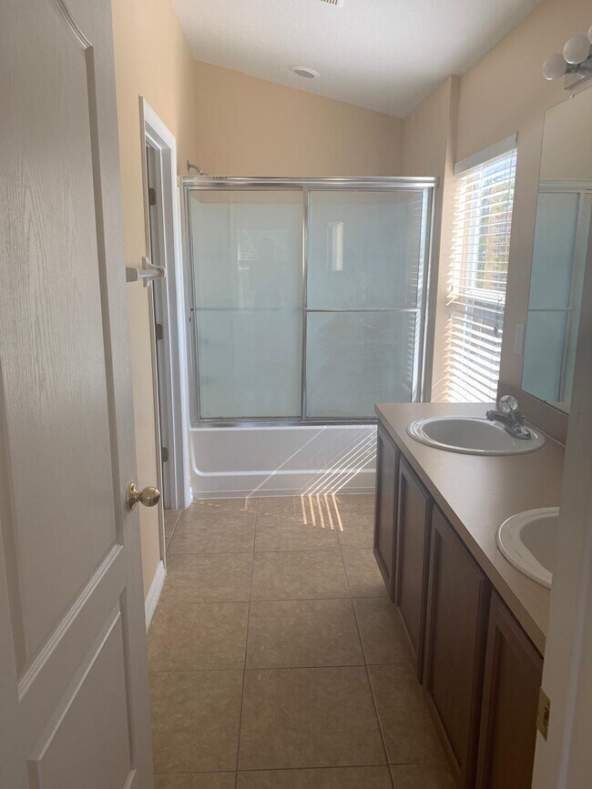 Building Photo - 10783 Gran Paradiso Dr