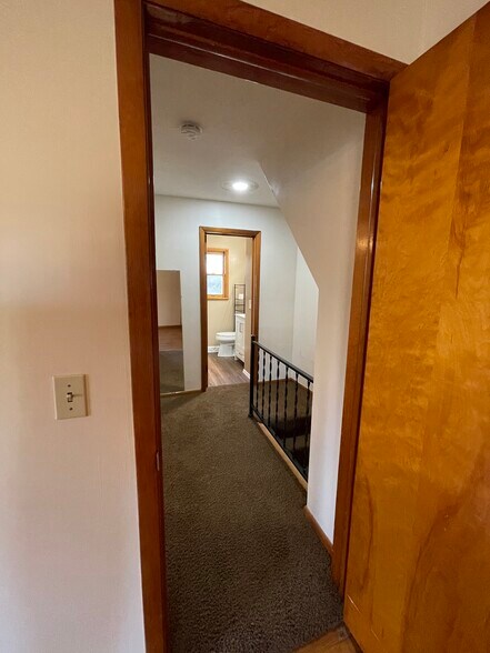 Master Bedroom hallway - 8451 Pleasantwood Ave NW