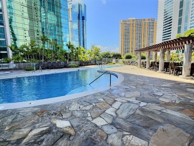 Building Photo - Luxurious One-Year Rental in the Heart of Kaka‘ako – with  Resort Amenities