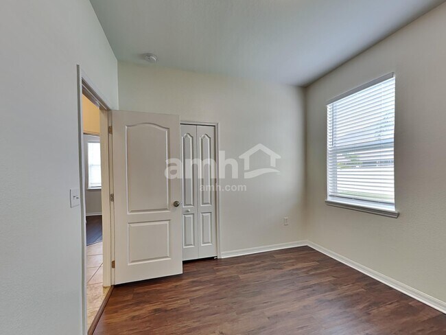 Building Photo - 3721 Crystal Dew St