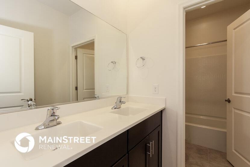 Building Photo - 13995 E Golden Oaks Rd