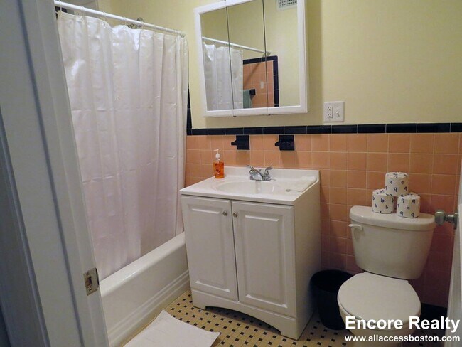 Building Photo - 1463 Beacon St