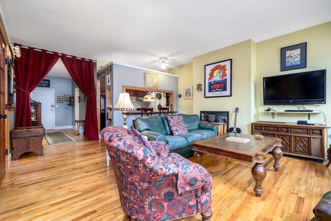 Building Photo - 94 Washington St