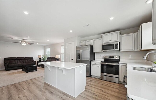 Building Photo - 8792 Kenridge Ln