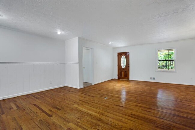 Building Photo - 4684 Ben Hill Dr