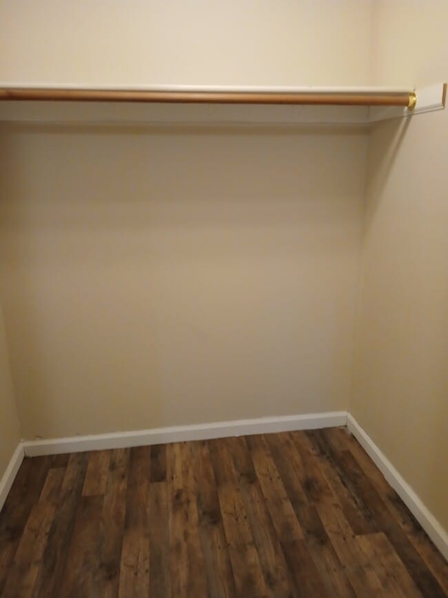 Building Photo - 606 W College St