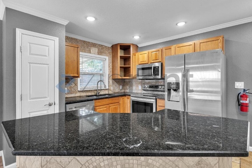 Building Photo - 508 Garden Dr N