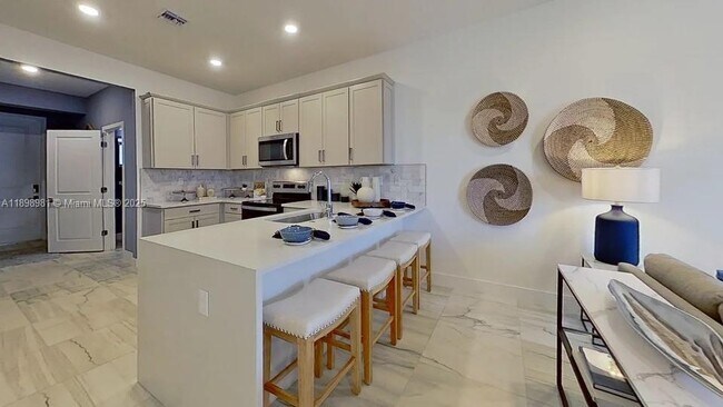 Building Photo - 163 SW 171st Ave
