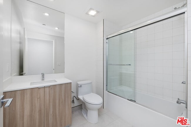 Building Photo - 2600 S Sepulveda Blvd