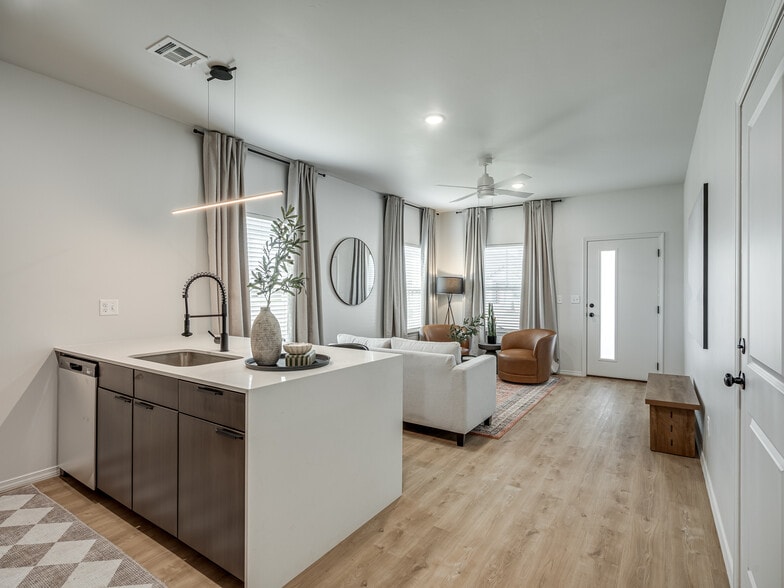 Building Photo - Glenhaven